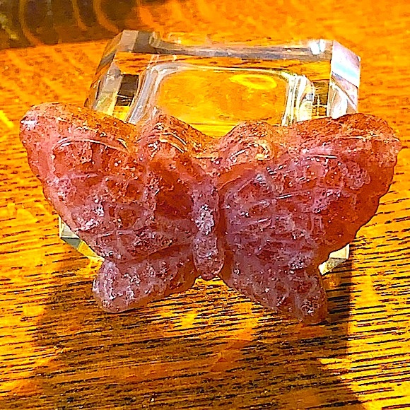 BUTTERFLY STRAWBERRY QUARTZ CARVED CRYSTAL NEW HEALING STONE - Picture 2 of 9